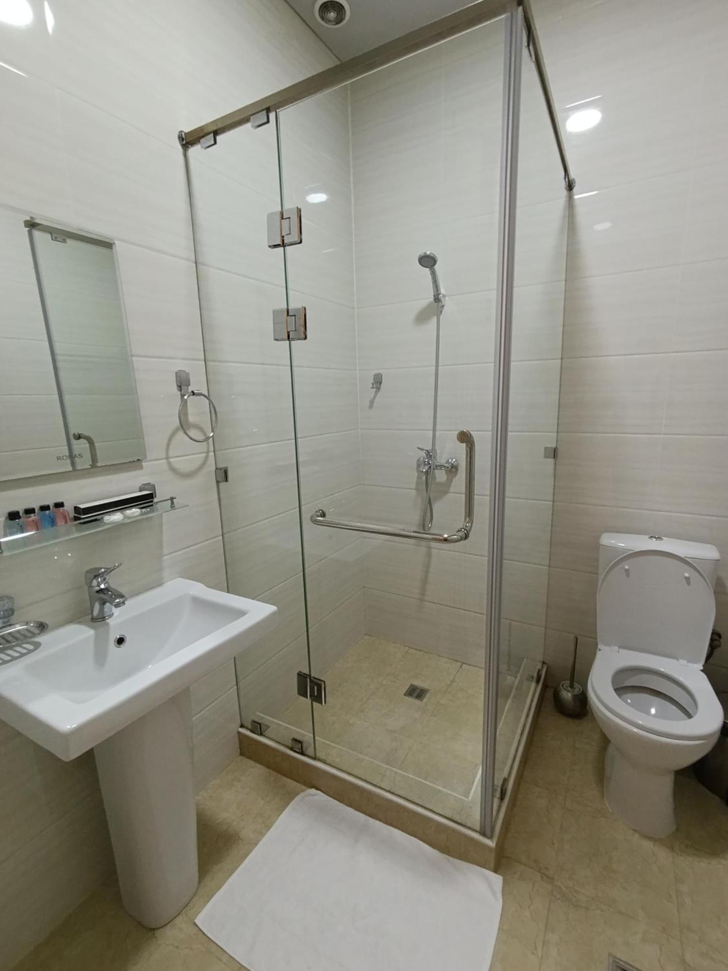 Grand Karavan Hotel Tasjkent Buitenkant foto